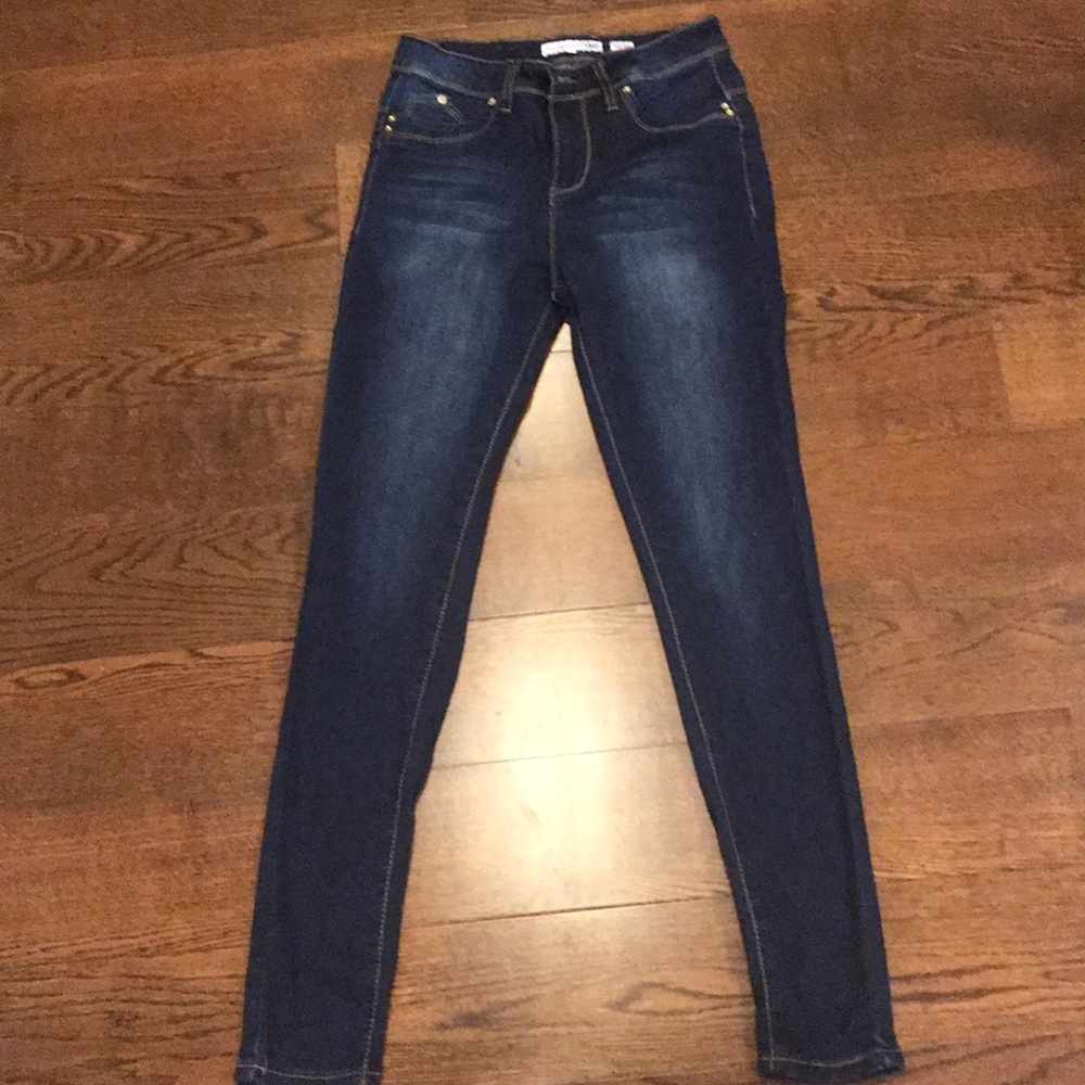 Wannabettabutt skinny jeans.  New